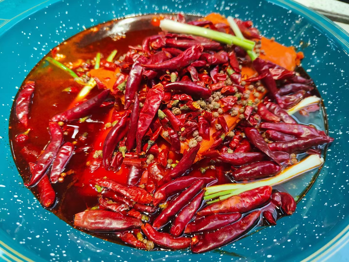 火鍋底料廠家-成都重慶火鍋底料產(chǎn)品批發(fā)，火鍋品類新發(fā)展在哪里(圖3)